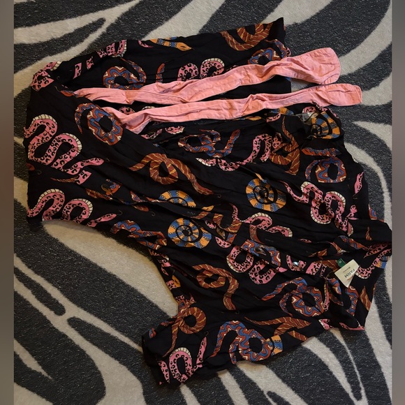 FARM RIO SNAKE JUMPSUIT - Picture 2 of 4